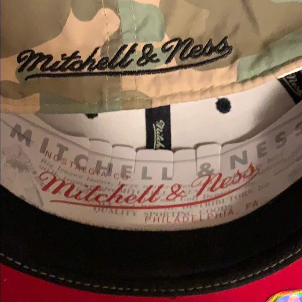Atlanta Hawks Camo Mitchell & Ness Fitted Hat Cap - Picture 6 of 6